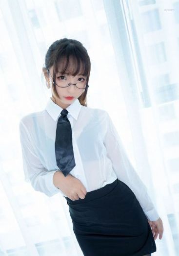 美女脱得一干二净