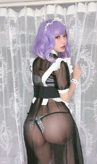 异国女人在巴黎